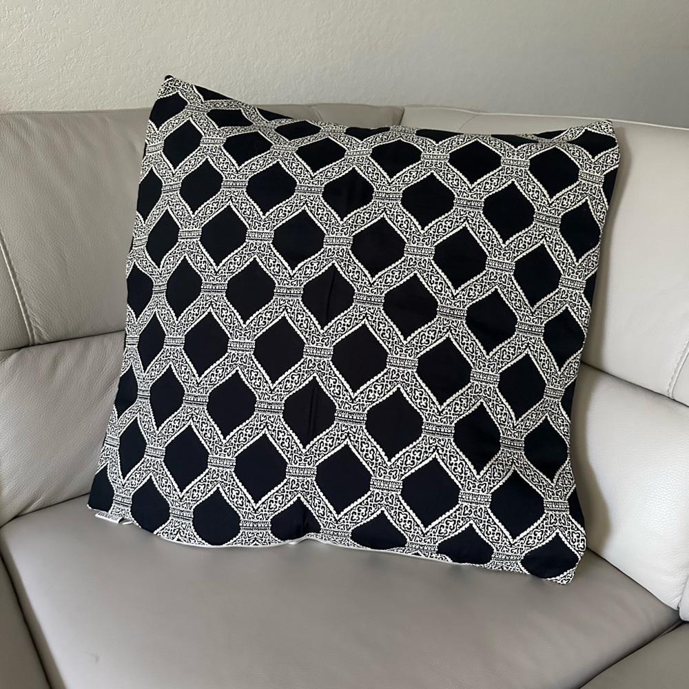 D.V. Kap Home Large Black & White Pillow Case 23X23